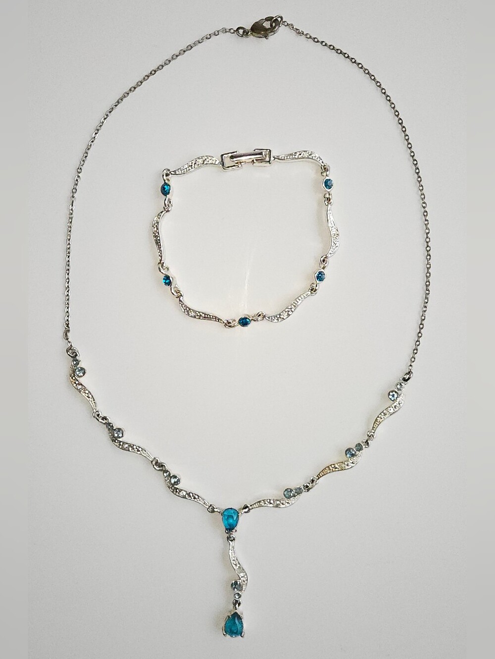 Vintage AVON Silver Tone Blue Green Rhinestone Necklace Bracelet Set